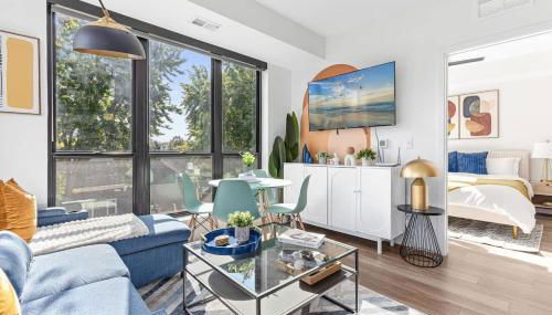 Lux 2BD Gym Rooftop Street Parking by DT UMN - Foto 1