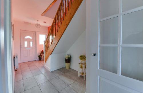 3 BR Home l Free Parking l 5 Guests l Garden l Long Stays l - Foto 20