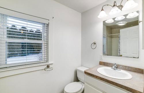 Near Hiking and Skiing Cozy Home in Cortland! - Photo 12