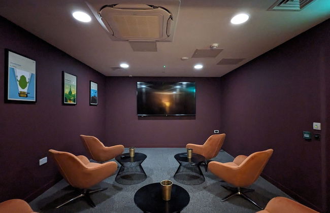 Aberdeen by Charles Hope - Foto 23