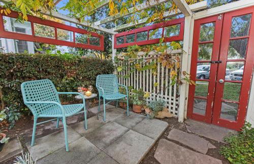 Downtown Villa by Paradise Retreats - Photo 16