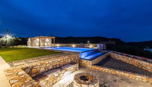 Villa Alargo Heated Pool - Photo 2