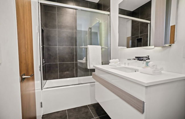 Crescent Heights - Photo 18