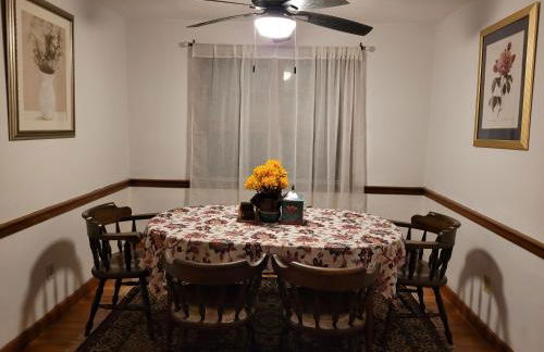 East Granby with AC and WiFi 3 minute to Bradley - Foto 31