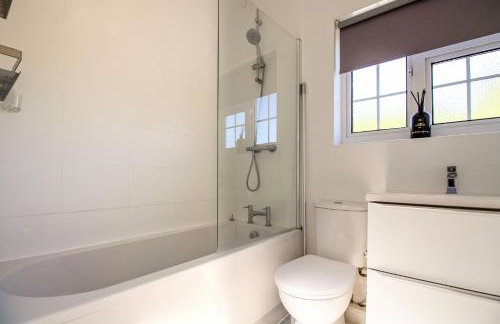 Luxury 3 Bed Apartment, Train Station - Foto 31