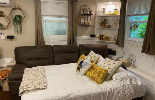 The Hive - Unique Themed Getaway - Foto 22