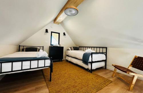 Three Suns Full Rental | 8 Cabins | Views | River - Foto 28