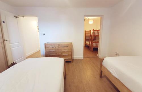 24 CLIFF APARTMENT-3 BED-GROUND FLOOR-SEA VIEWS - Photo 11