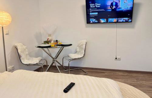 Zentrumsnahe Wohnung - Tram, Amazon Prime und Self Check in - Foto 3