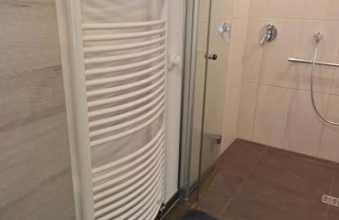 Haus 2 Etagen Garten 1 Badezimmer,1 Gäste Wc 200 Qm 5 Betten Gehoben mit Garten - Foto 23