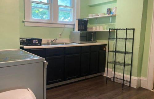 House with 11 Beds Sleeps 14 with Off Street Parking - Foto 3