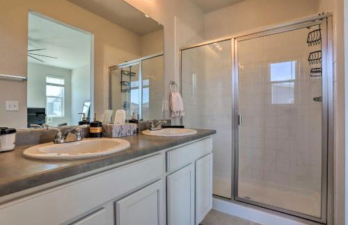 Near Hiking and Biking Trails Townhome with Patio - Foto 16