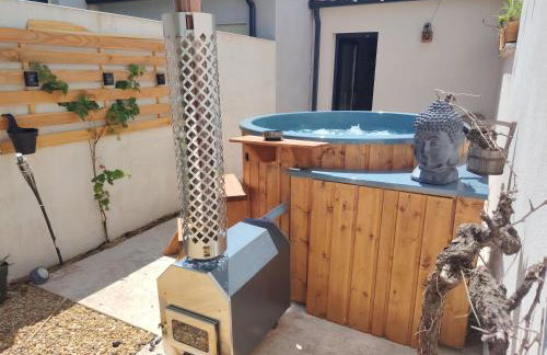 Suite romantique avec jacuzzi privatif - Photo 12