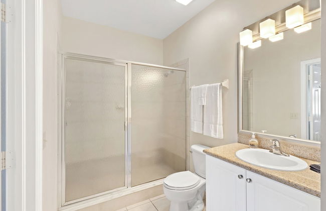 Genoa Vacation Rental: Stylish 2-BR Condo with Golf & Lake Views. Resort-Style Pool, Hot Tub, and Easy Access to Championship Golf. Minutes from Naples Beaches, 5th Avenue S, and Marco Island - Foto 17