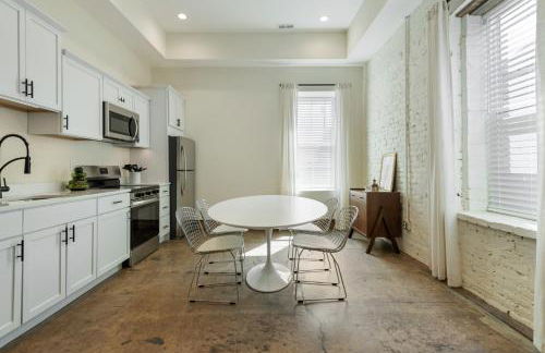 Modern Loft-Style Retreat Near Blenko Glass in Milton, WV - Foto 16