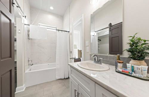 NEW Willow House KING Garage Sports Complex - Foto 12