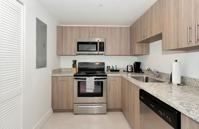 Roami at Grove 27 - Photo 77