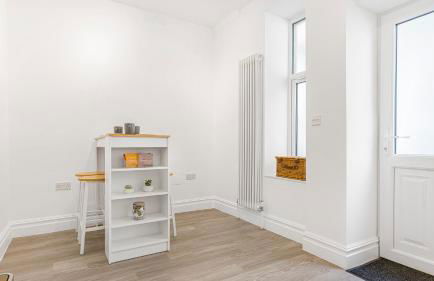 Elegant Garden Apartment, Private Parking & EV Charger, Walk to Town - Foto 39