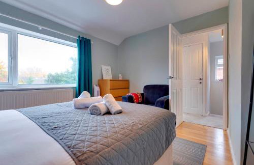 Pass the Keys Spacious and modern house with Free Parking - Photo 38