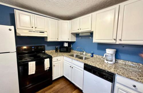 Cottage 2 Lees Ford Marina - Photo 4