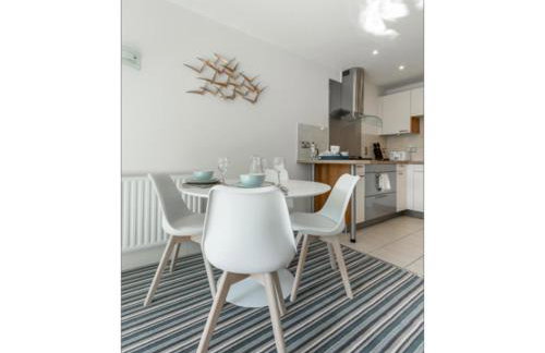 Reflections - Balcony Views of Poole Harbour - Photo 11