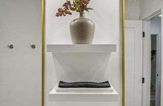 Modern Multi-Level Retreat with Rooftop Hot Tub - Foto 40