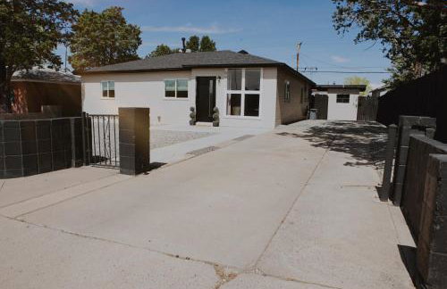 The White House, A Unique ABQ Stay in Central Location near Uptown - Foto 49