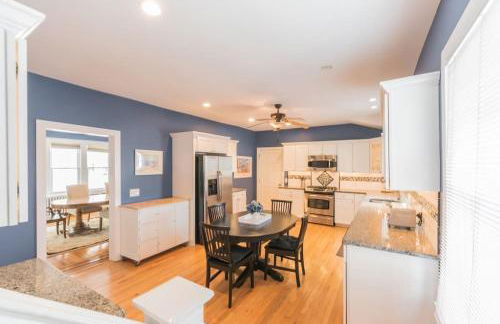 Beach Block 7 bdrms Parking Patio and Sunroom - Foto 15