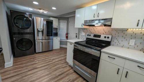 Modern Luxe Family & Groups Friendly Bungalow with Patio & Workspace - Foto 4, stove, dishwasher, pet friendly, toaster, minibar