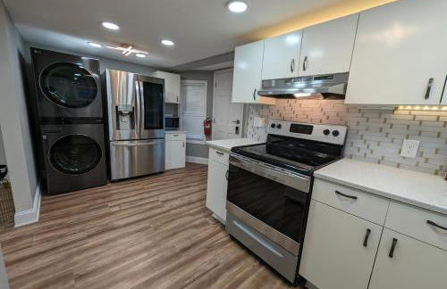 Modern Luxe Family & Groups Friendly Bungalow with Patio & Workspace - Foto 4