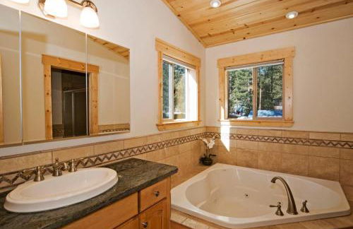 Red Cedar on North Shore - Beautiful 3BR w Gorgeous Furnishings in Tahoe City - Foto 12