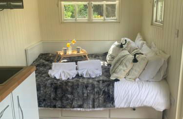 The City Hut - Photo 2