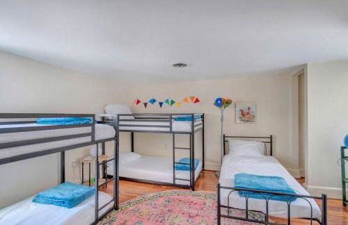 Huge Farmhouse with Heated Pool for Vacations and Retreats - Foto 40