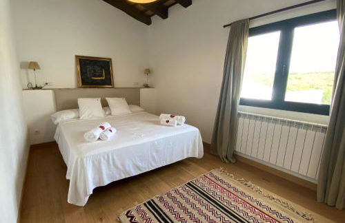 Masia La Morera autenticidad renovada 100 porcien a 10 minutos de Sitges en coche 12 huespedes Piscina Aire Aconc 6 Suites Apertura 15 Julio 2025 - Foto 36
