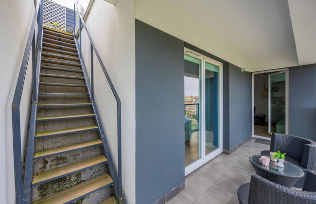 Apartment With Terrace by Renters - Photo 14