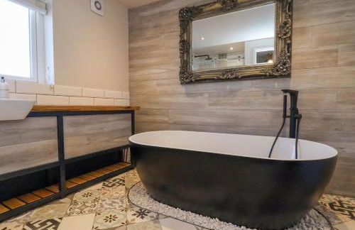 Beacon House - Photo 26