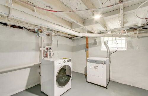 Quiet & Spacious Home Near Downtown - Foto 5