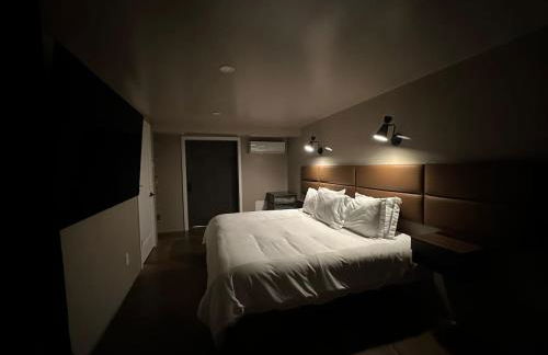 The Vault - Hidden Playroom For Couples - Private Hot Tub - Mountain Views - Riverfront - Foto 30