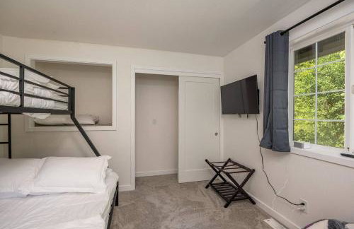 Updated Large River Front Home with Hot Tub - Foto 24