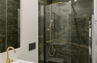 Stylish 2-Bedroom Apartment with Terrace in Alcântara - Photo 21