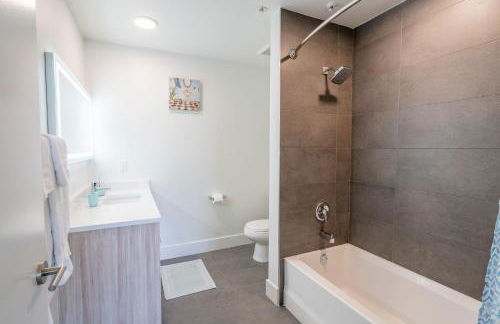 Hollywood Panoramic Views, Pool, Gym & Free parking! - Foto 11