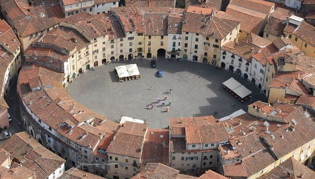 Visita guiada a Lucca: ITALIANO o INGLÉS (2 guías) - Foto 4, Piazza Anfiteatro