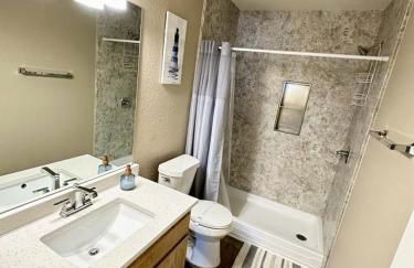 Modern 2BR Stay with Large Parking Pet Friendly - Foto 30