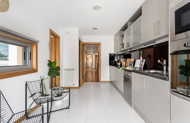 JOIVY Sleek House W/Balcony & 2 Terraces In Porto - Foto 12