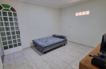 Super Confortável, WiFi Rápido, Garagem Coberta, 2 Banheiros, Suíte, 3 Quartos, Microondas, Cozinha Grande Completa, Mesa de Jantar Grande, Entrada Privativa, Perto do Shopping Pátio Matosinhos, 5 min do Centro Histórico - Foto 24