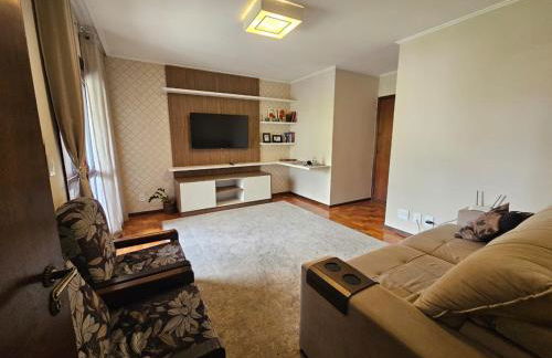 Aconchegante, amplo e central - Foto 1