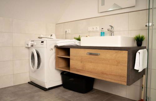 Moderne 3 Zimmer Wohnung Panorama mit großem Balkon für 4Personen inklusive Wifi und Parkplatz - Foto 15