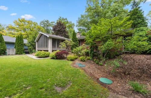 Mid Century Beauty with Huge Sunny Porch - Foto 25
