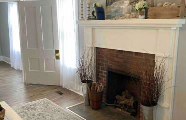 Farmhouse with game room, fire pit and creek - Foto 23