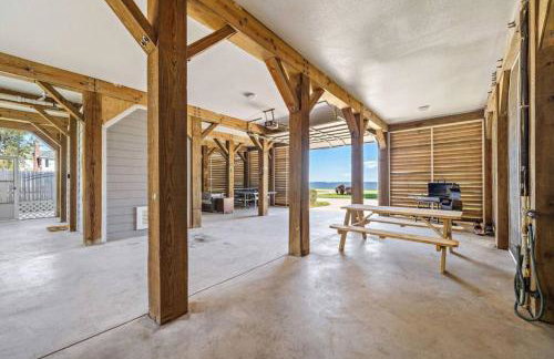 Stunning bayfront home with spacious deck and incredible Galveston Bay views - Foto 49